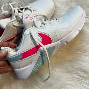 Brand new never worn women’s hot pink and baby blue white Nike shoes size 8